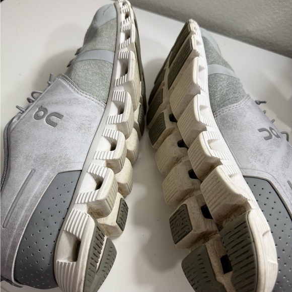 On cloud 5 Running Men's Gray Athletic Shoes - Picture 10 of 12